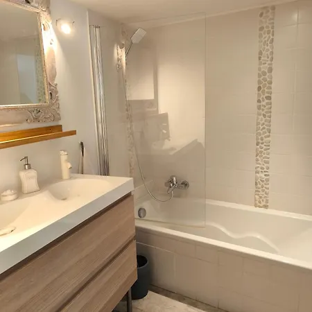 Ferienhaus Ma Maison Aux Angles Calme Climatisee